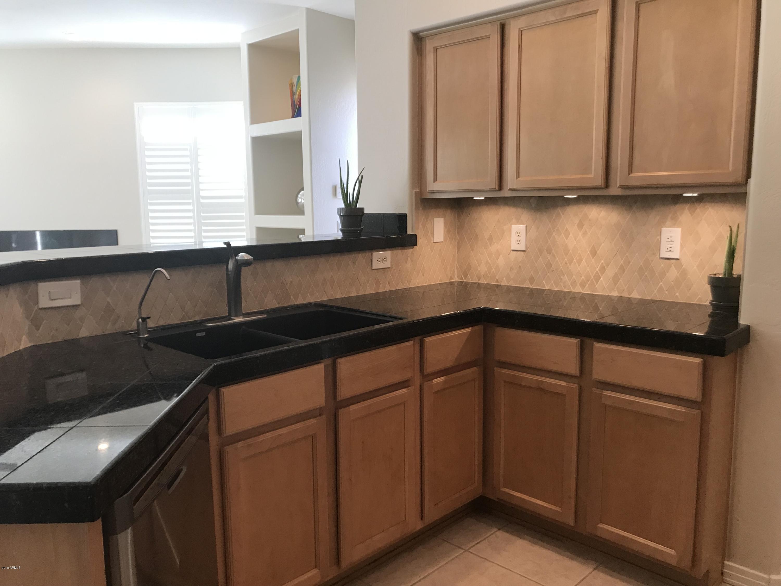 3919 East Carson Road Phoenix, AZ 85042 - Photo 14 of 48 Kitchen