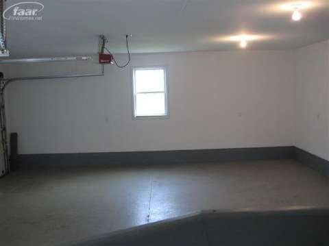 9110 Center Road Fenton, MI 48430 - Photo 6 of 24 20265524-5.JPG