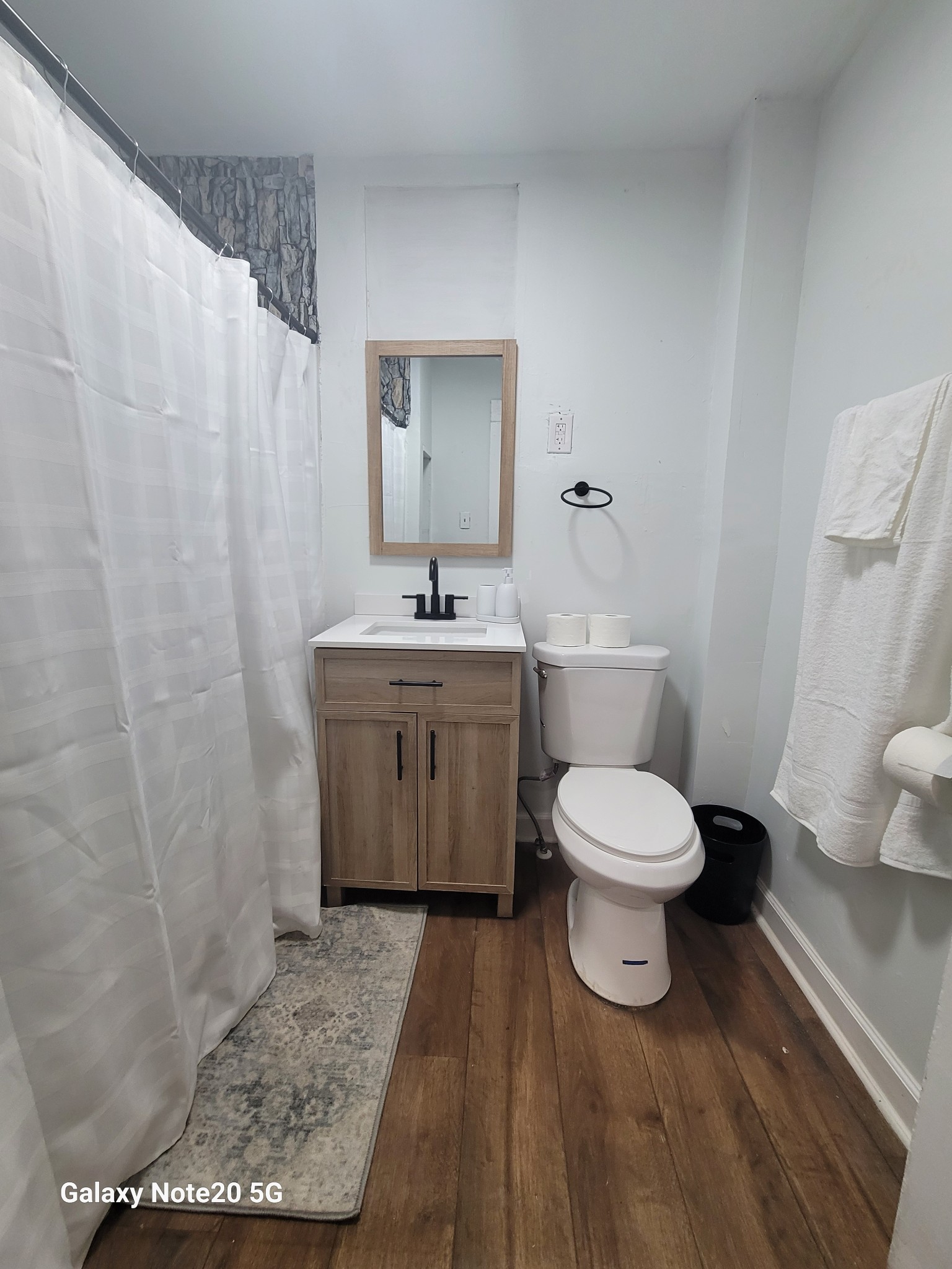 426 West King Street Jackson, TN 38301 - Photo 12 of 17 a bathroom with a toilet a sink and mirror