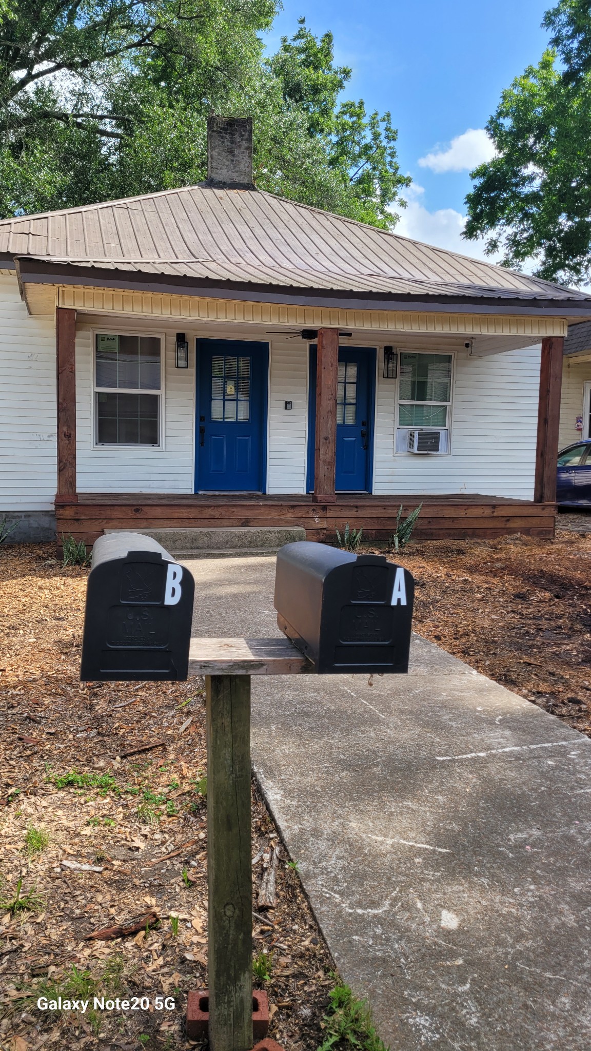 426 West King Street Jackson, TN 38301 - Photo 15 of 17 a front view of a house with yard
