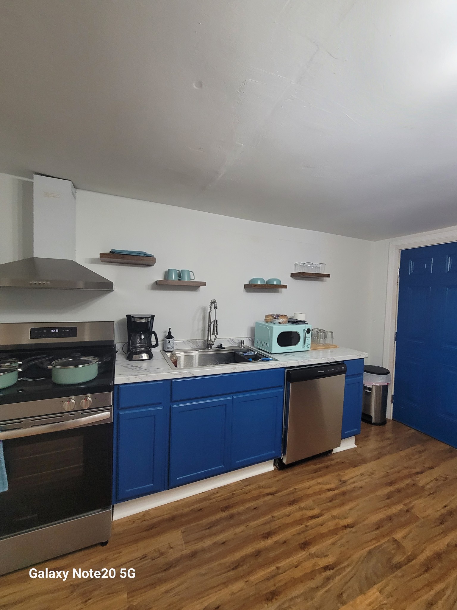 426 West King Street Jackson, TN 38301 - Photo 16 of 17 a kitchen with stainless steel appliances granite countertop a stove a sink and a refrigerator