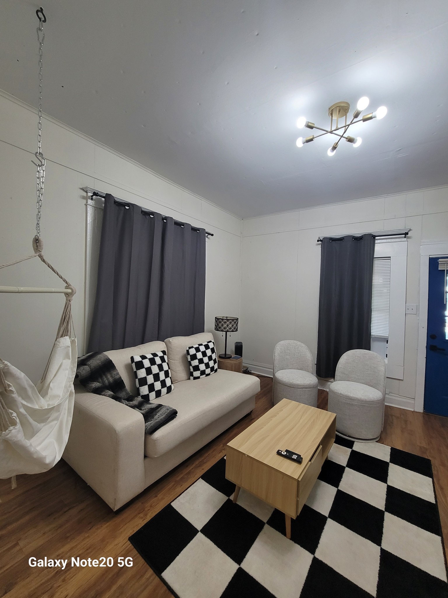 426 West King Street Jackson, TN 38301 - Photo 17 of 17 a living room with furniture and a rug