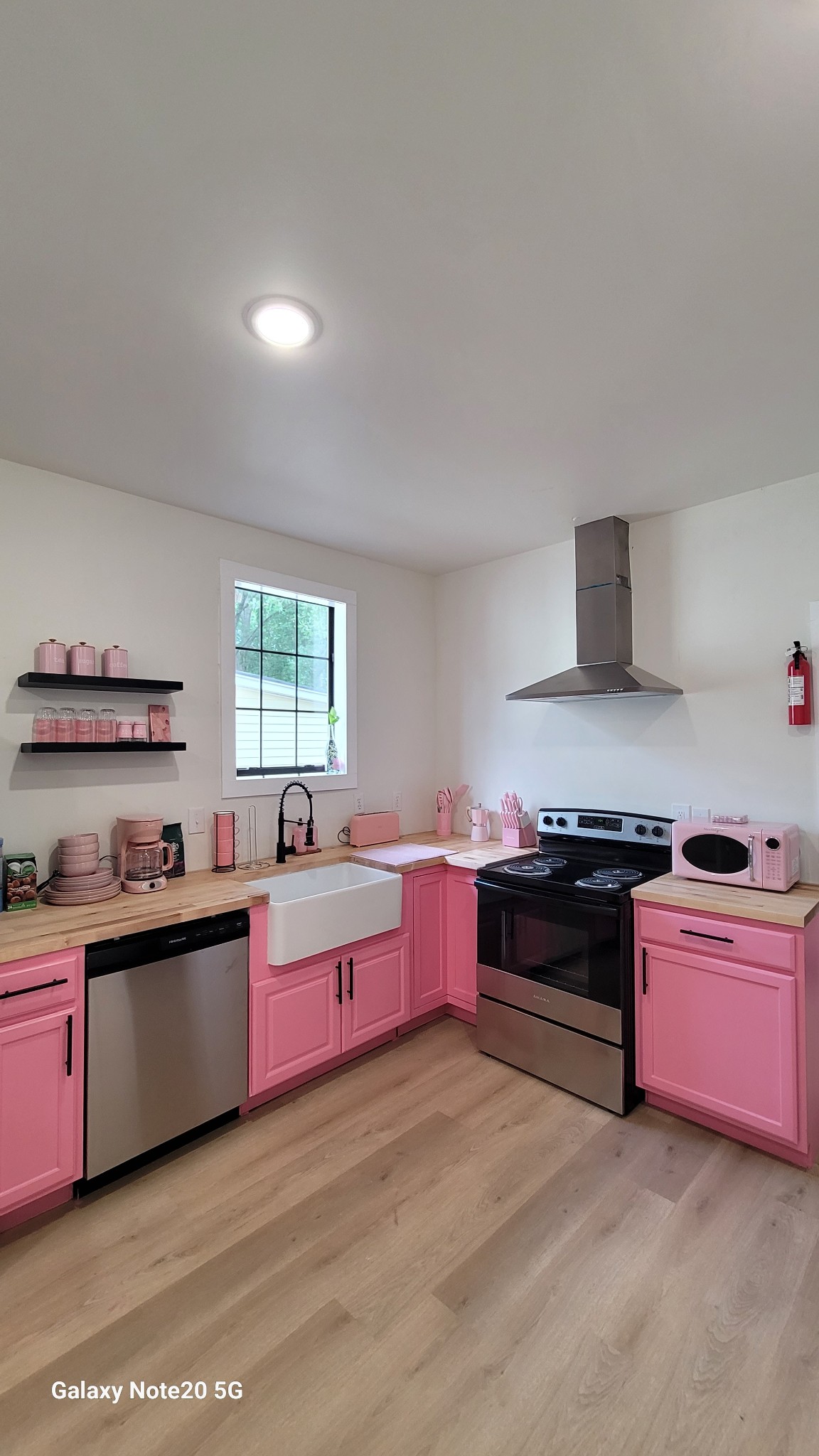 426 West King Street Jackson, TN 38301 - Photo 8 of 17 a kitchen with granite countertop a stove and a sink