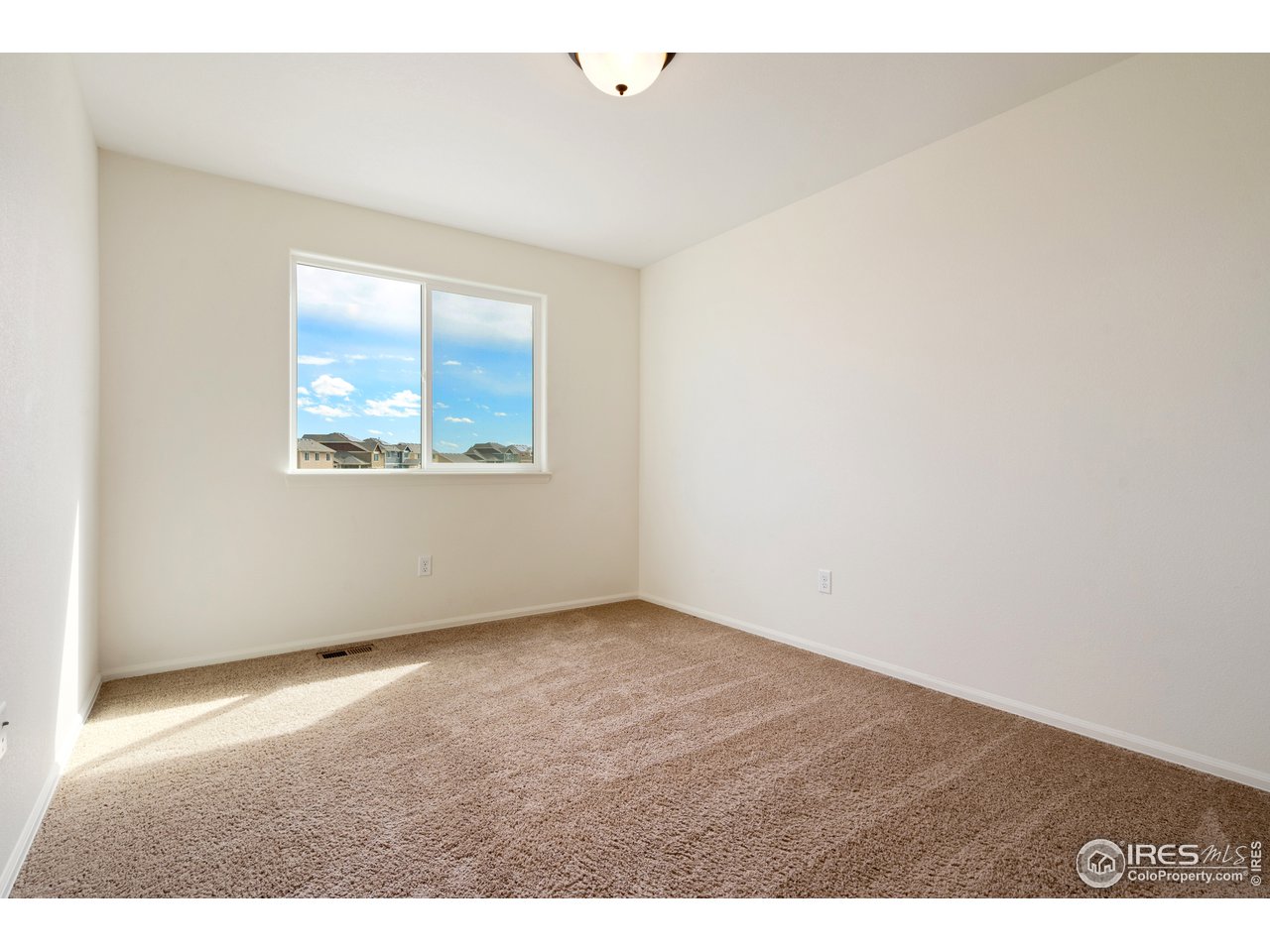8705 13th St Road Greeley, CO 80634 - Photo 27 of 40 3rd bedroom with walk in closet, upstairs.