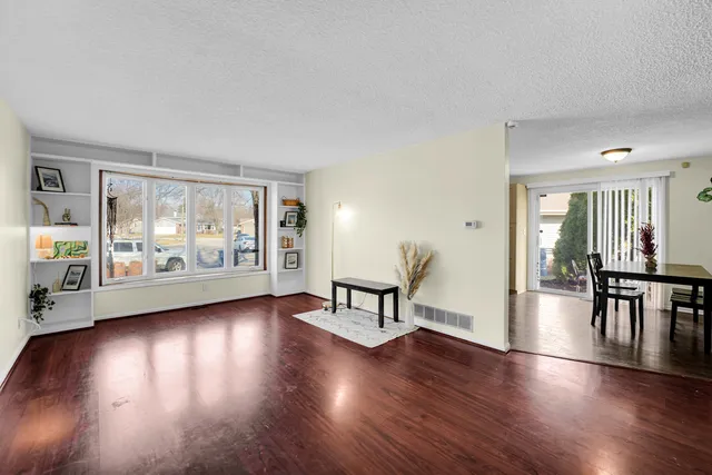 $255,000 | 990 Quail Court, Bradley, IL 60915