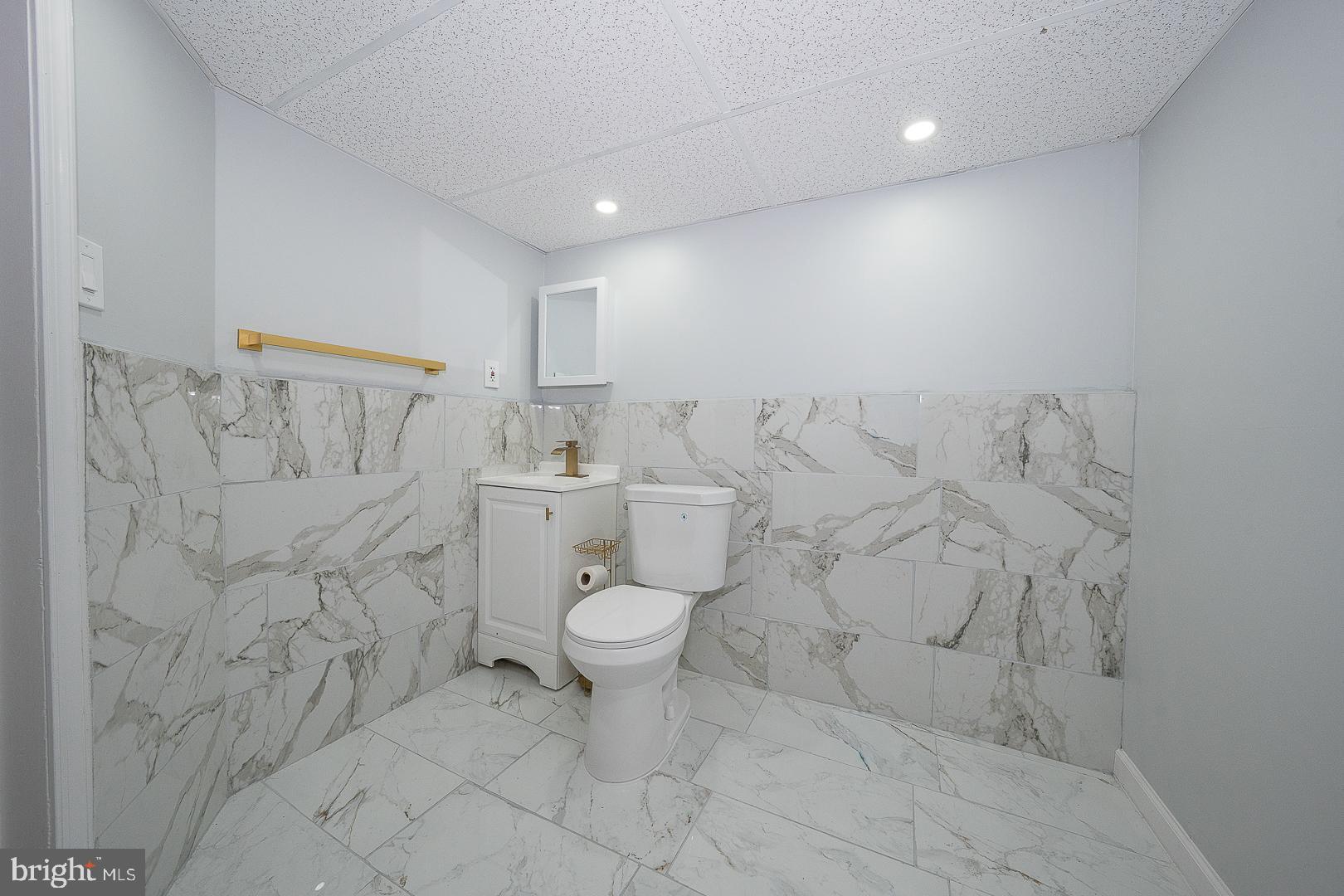 242 Spring Valley Road Darby, PA 19023 - Photo 34 of 45