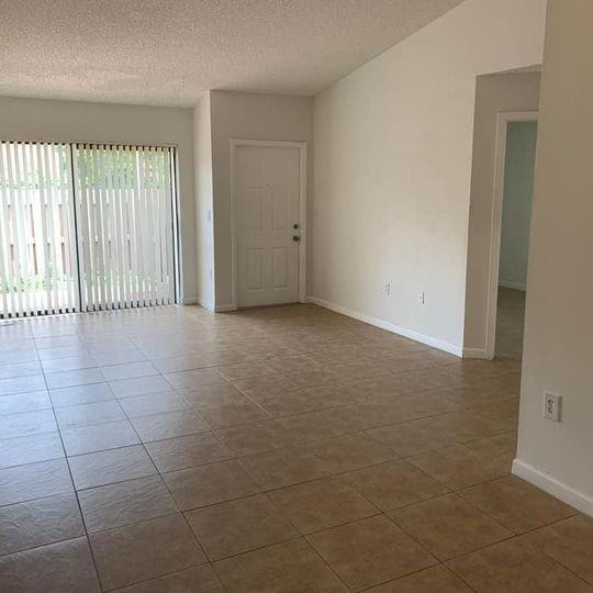 2714 North Nob Hill Road Sunrise, FL 33322 - Photo 3 of 10 Photo 3