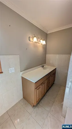 $3,100 | 277 Wallington Avenue, Wallington, NJ 07057