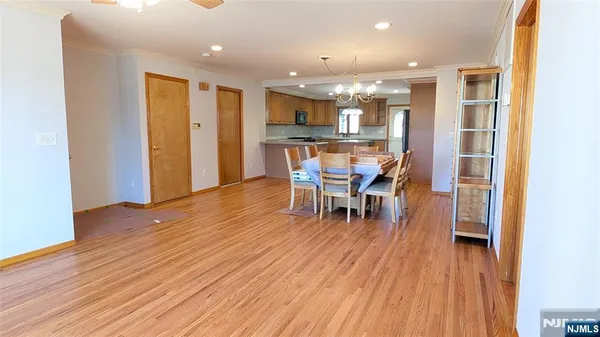 $3,100 | 277 Wallington Avenue, Wallington, NJ 07057