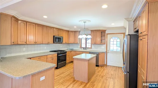 $3,100 | 277 Wallington Avenue, Wallington, NJ 07057