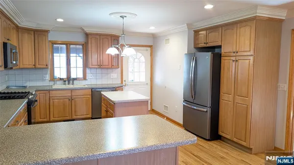 $3,100 | 277 Wallington Avenue, Wallington, NJ 07057