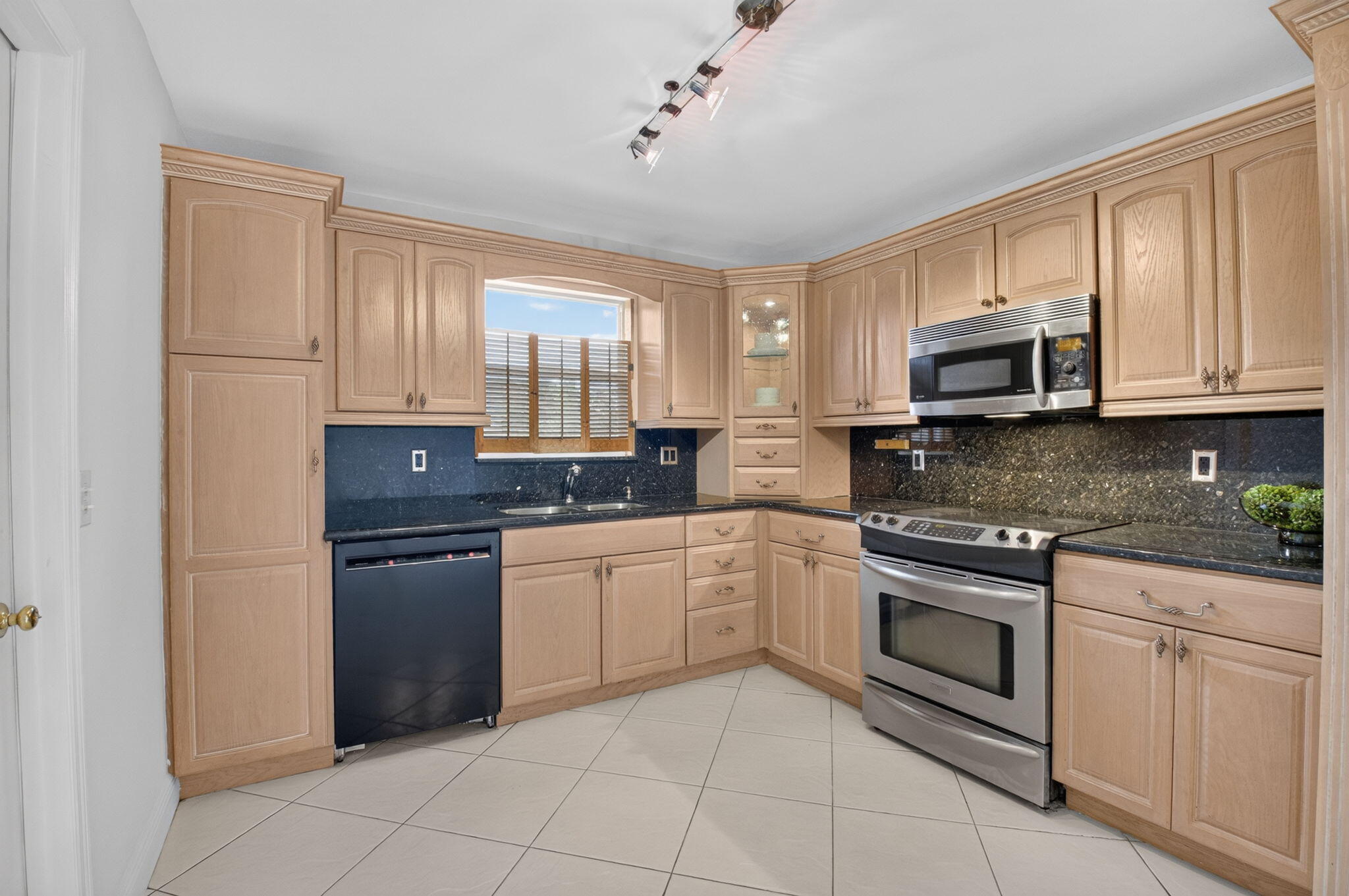 4599 Betelnut Street Boca Raton, FL 33428 - Photo 15 of 28 96296
