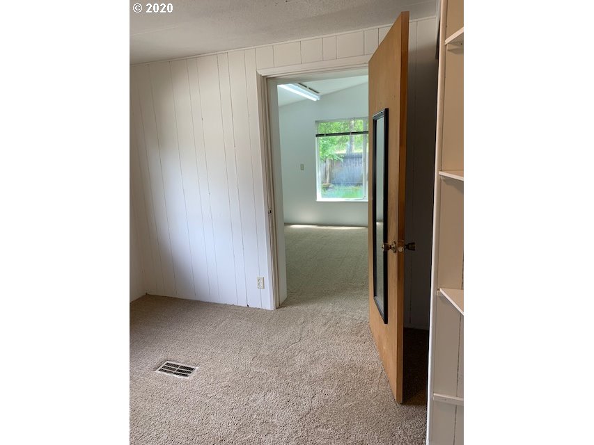5171 Forsythia Street Springfield, OR 97478 - Photo 14 of 21