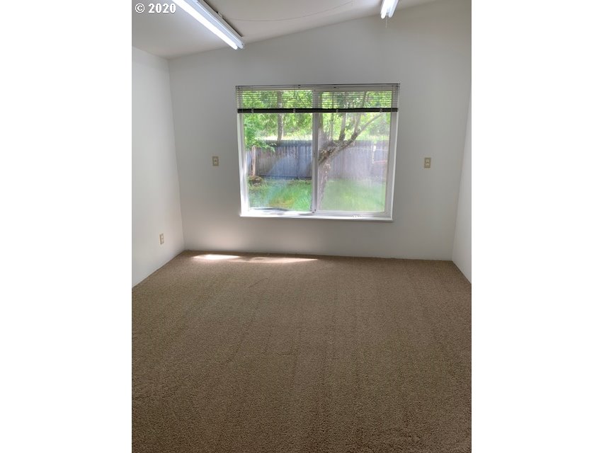 5171 Forsythia Street Springfield, OR 97478 - Photo 15 of 21