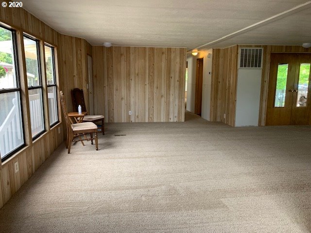 5171 Forsythia Street Springfield, OR 97478 - Photo 8 of 21