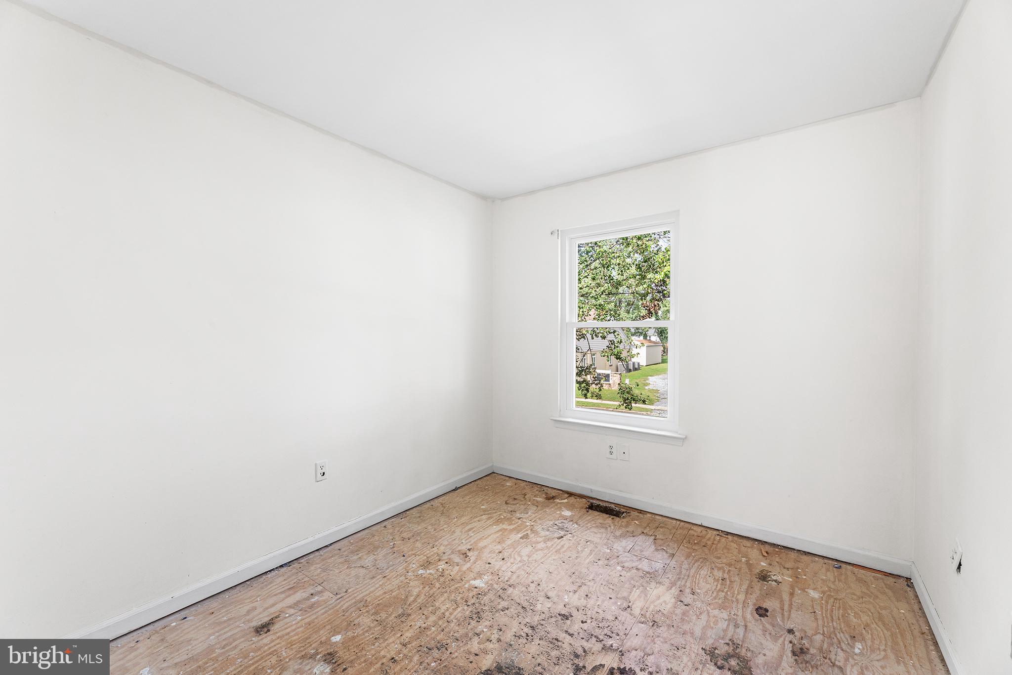 423 Calvert Street Chestertown, MD 21620 - Photo 16 of 20 an empty room with a window