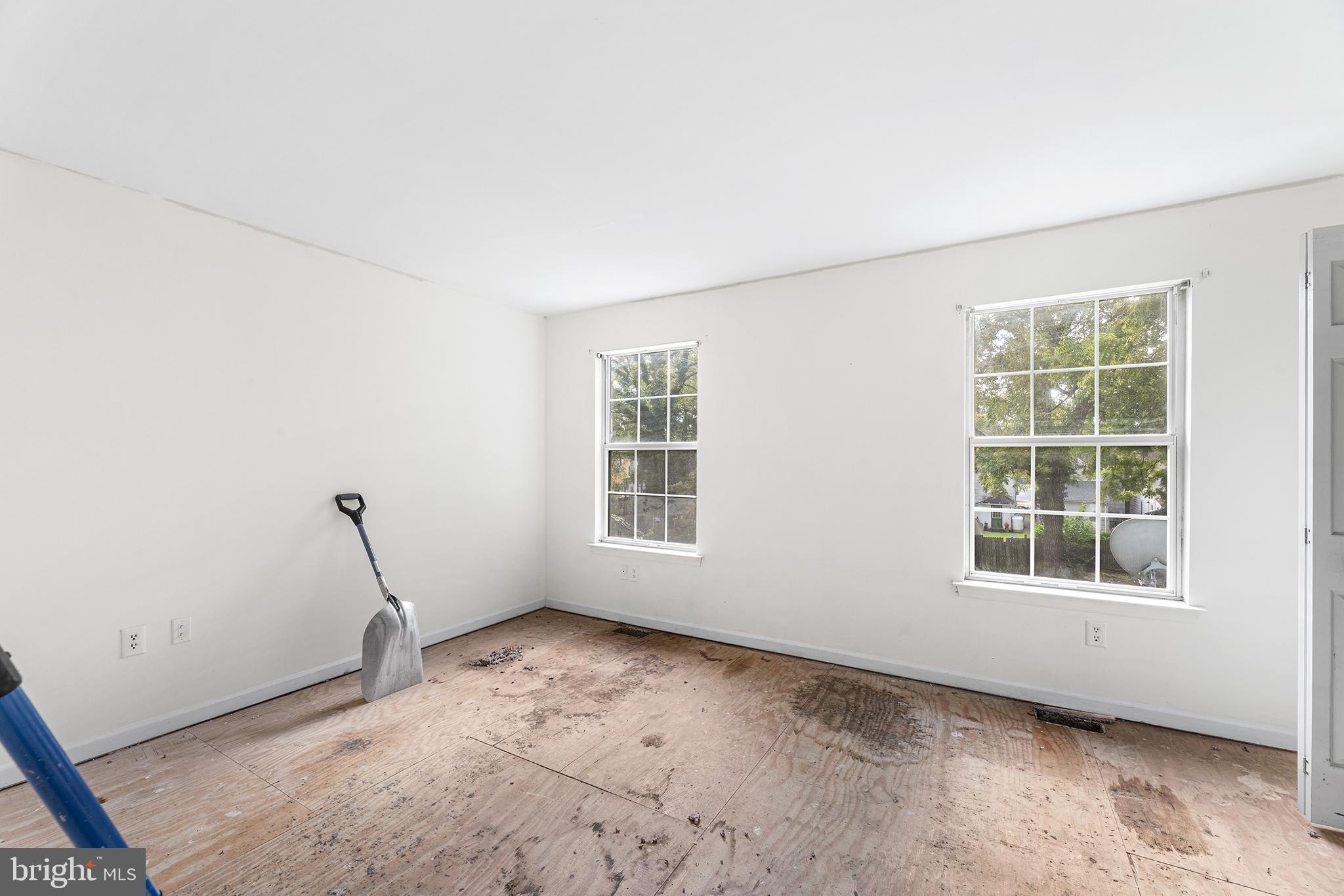 423 Calvert Street Chestertown, MD 21620 - Photo 10 of 20 an empty room with windows