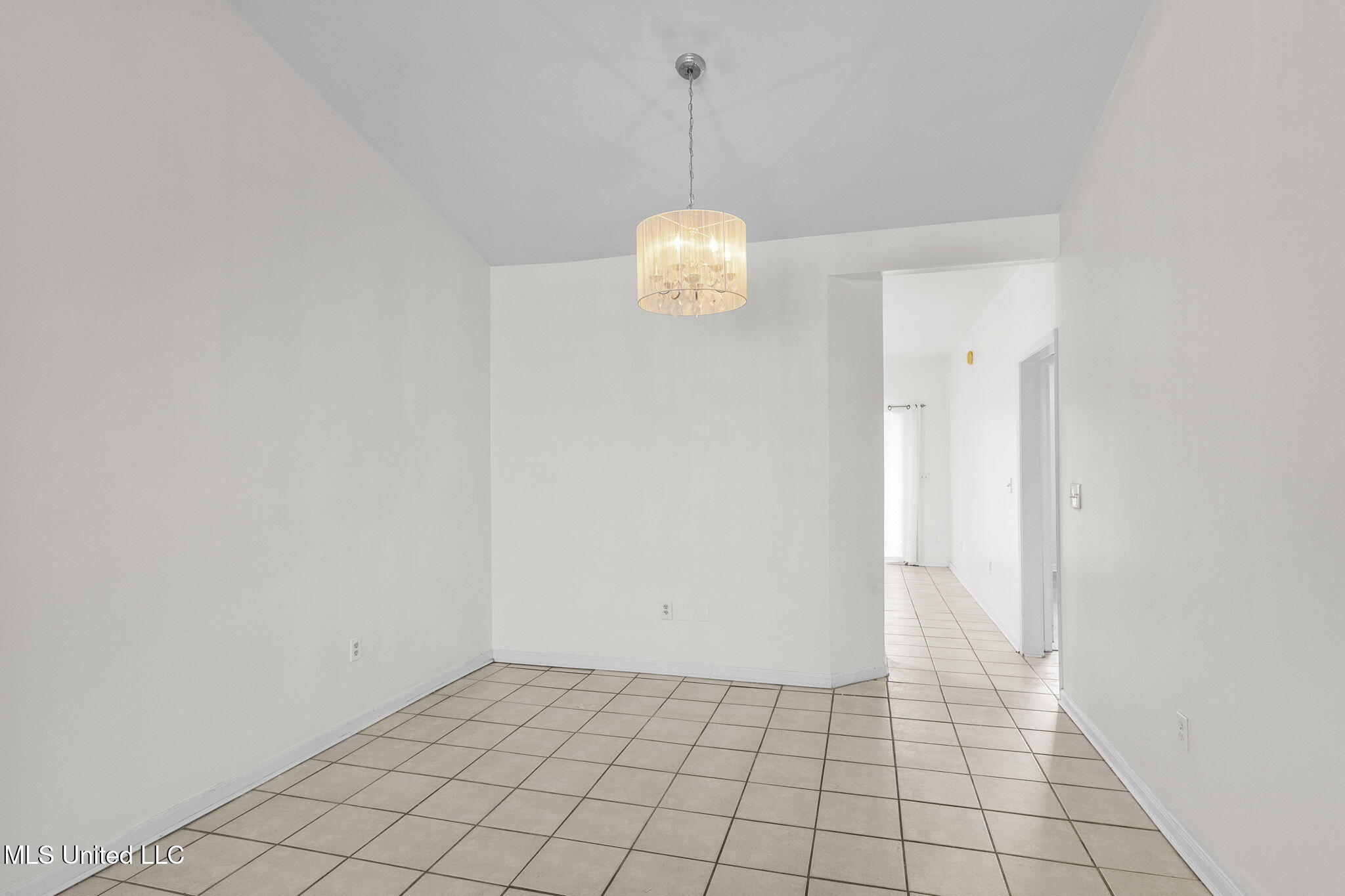 5072 Shadow Ridge Jackson, MS 39211 - Photo 11 of 31 13-web-or-mls-5072 Harling-12