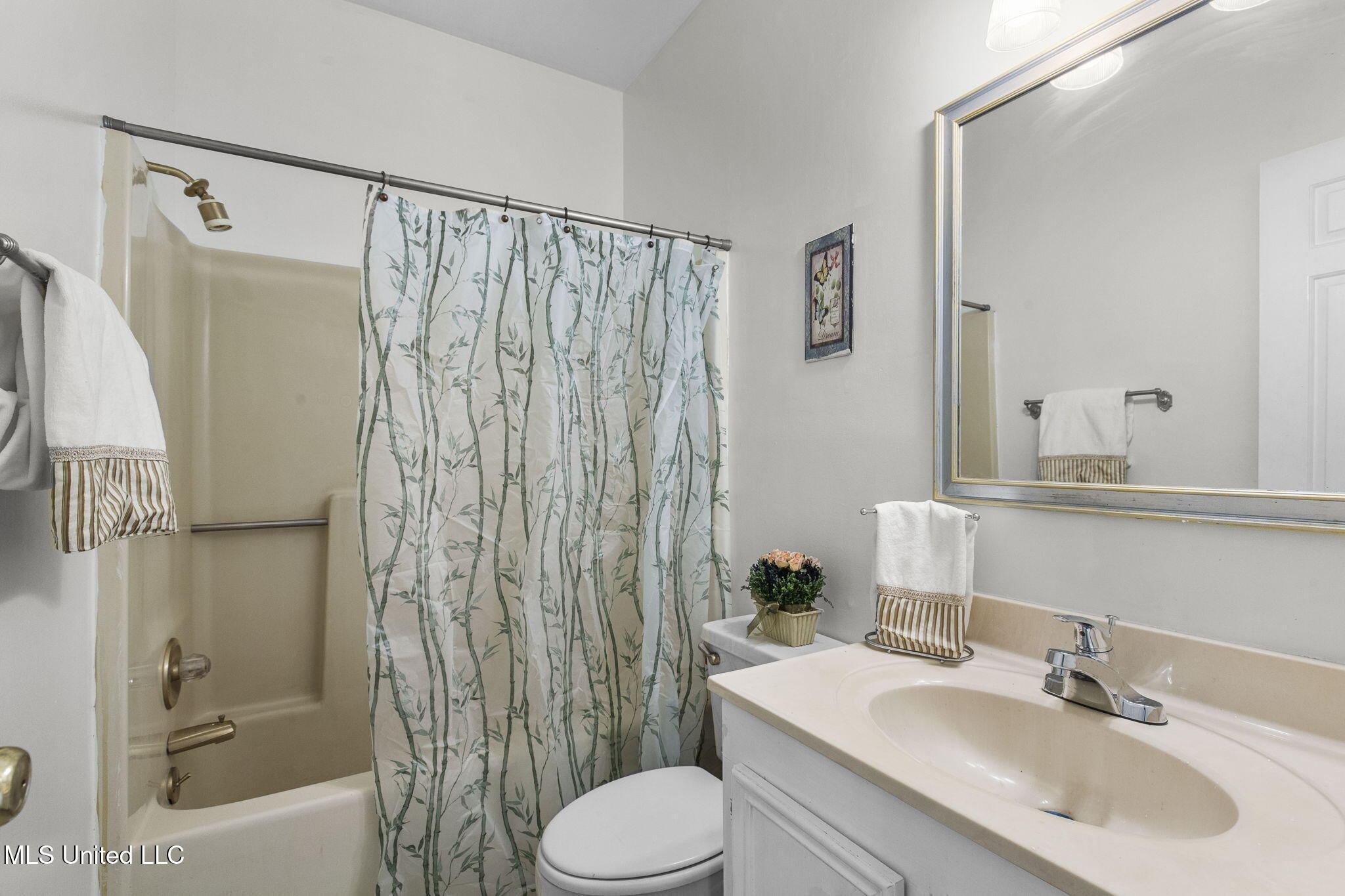 5072 Shadow Ridge Jackson, MS 39211 - Photo 17 of 31 19-web-or-mls-5072 Harling-16