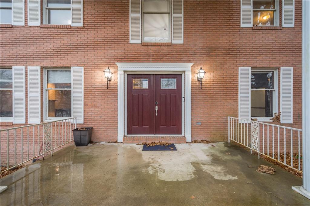 510 West Ingomar Road Pittsburgh, PA 15237 - Photo 2 of 50 A grand covered front entrance