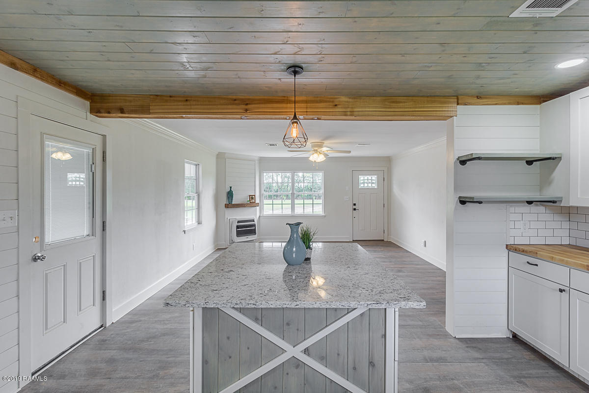 2012 Savoy Road Youngsville, LA 70592 - Photo 8 of 34 2012 Savoy Rd-9434