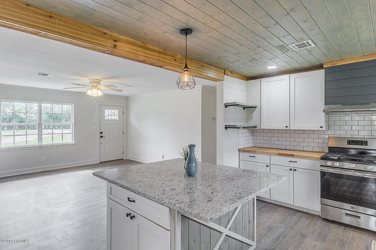 2012 Savoy Road Youngsville, LA 70592 - Photo 9 of 34 2012 Savoy Rd-9443