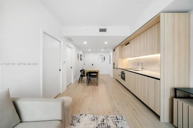 $2,800 | 225 North Miami Avenue, Unit 1207, Miami, FL 33128