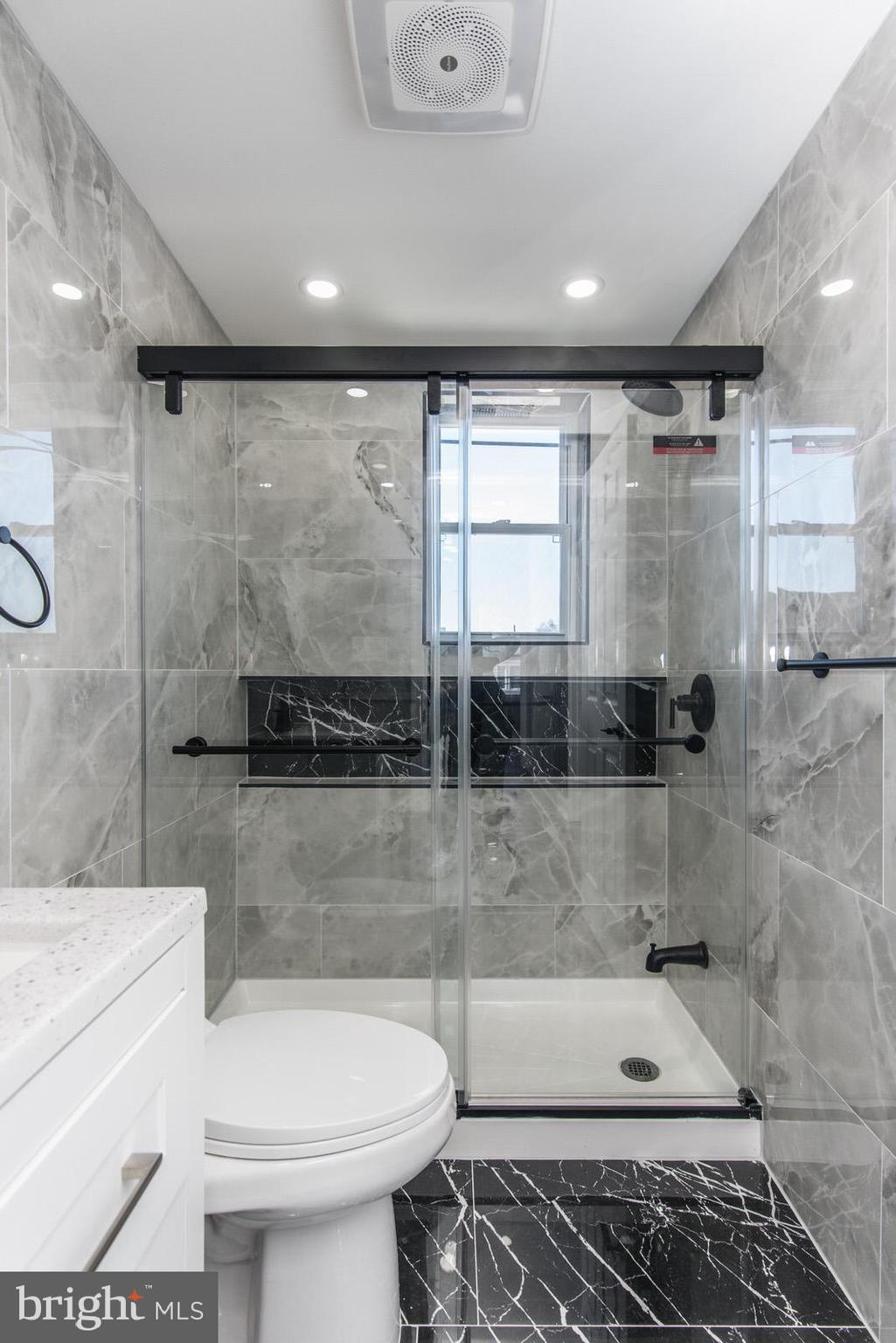 460 Robbins Street Philadelphia, PA 19111 - Photo 20 of 34 a bathroom with a bathtub and shower
