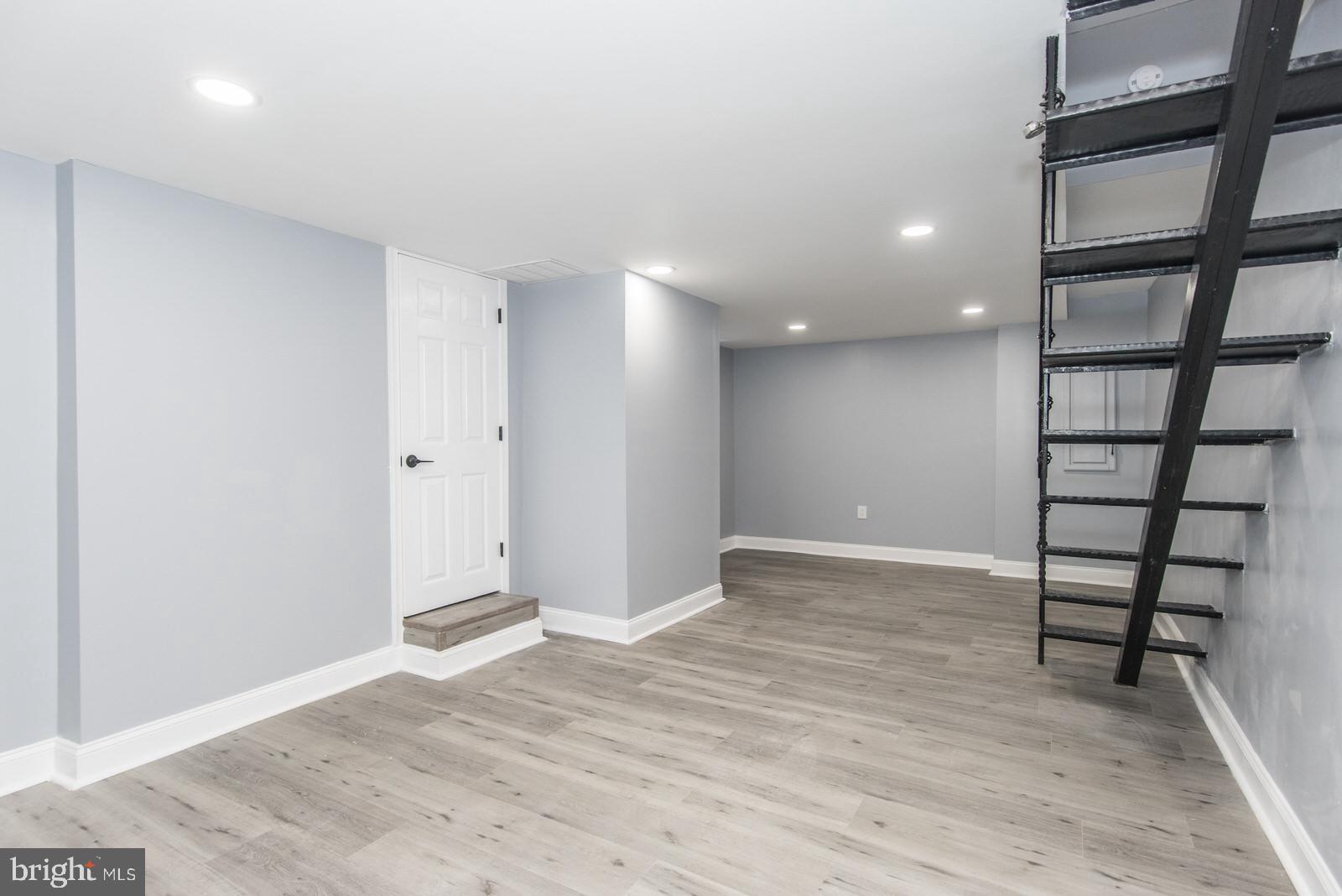 460 Robbins Street Philadelphia, PA 19111 - Photo 23 of 34 an empty room with wooden floor and a window