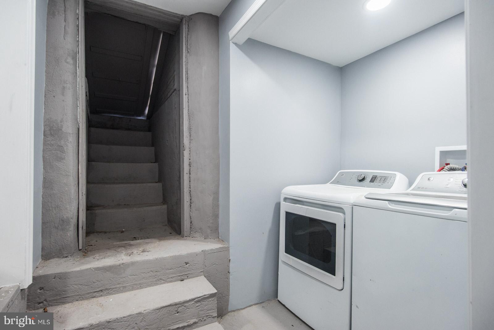 460 Robbins Street Philadelphia, PA 19111 - Photo 26 of 34 a utility room with dryer and washer