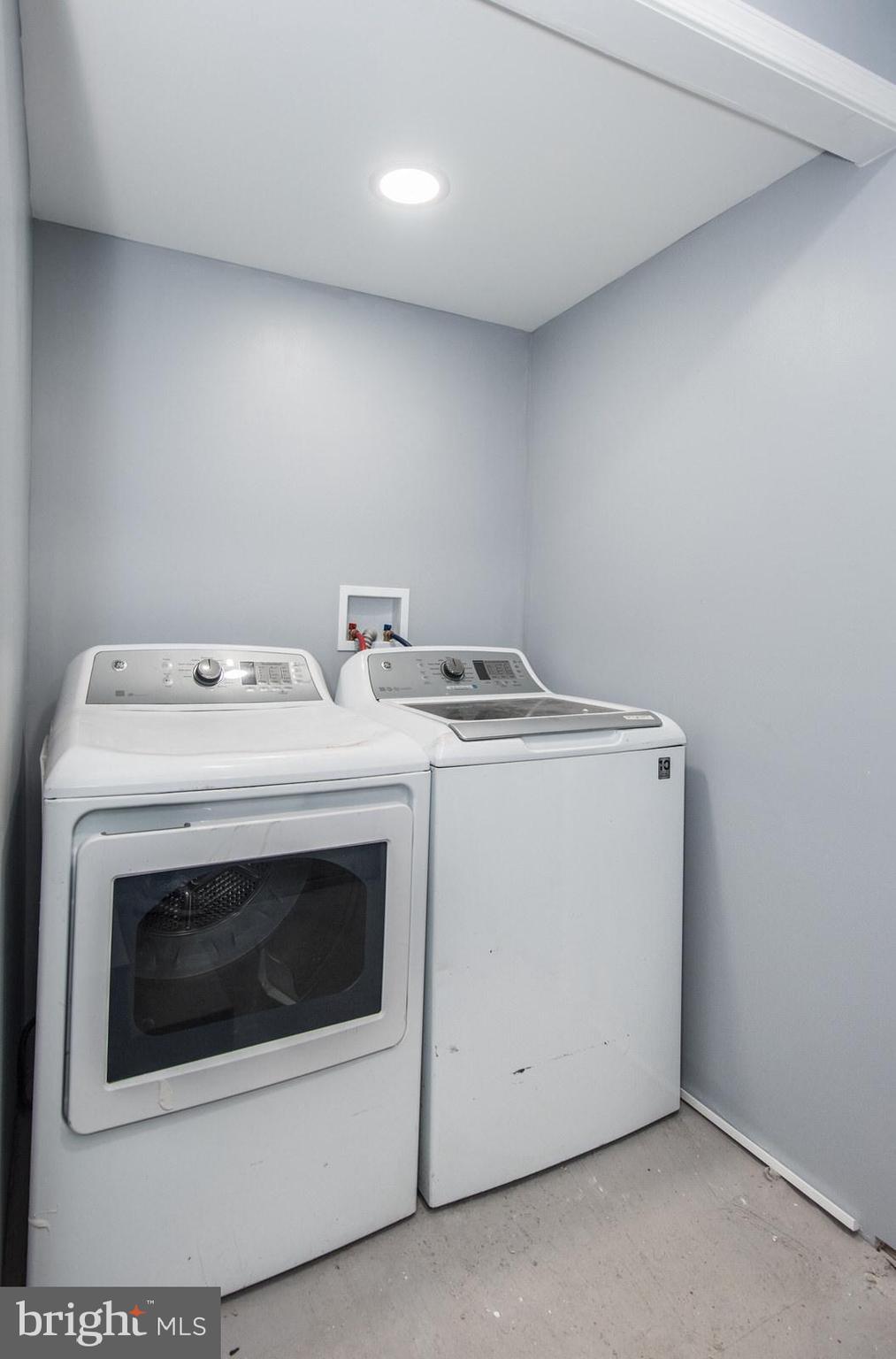 460 Robbins Street Philadelphia, PA 19111 - Photo 27 of 34 a utility room with dryer and washer