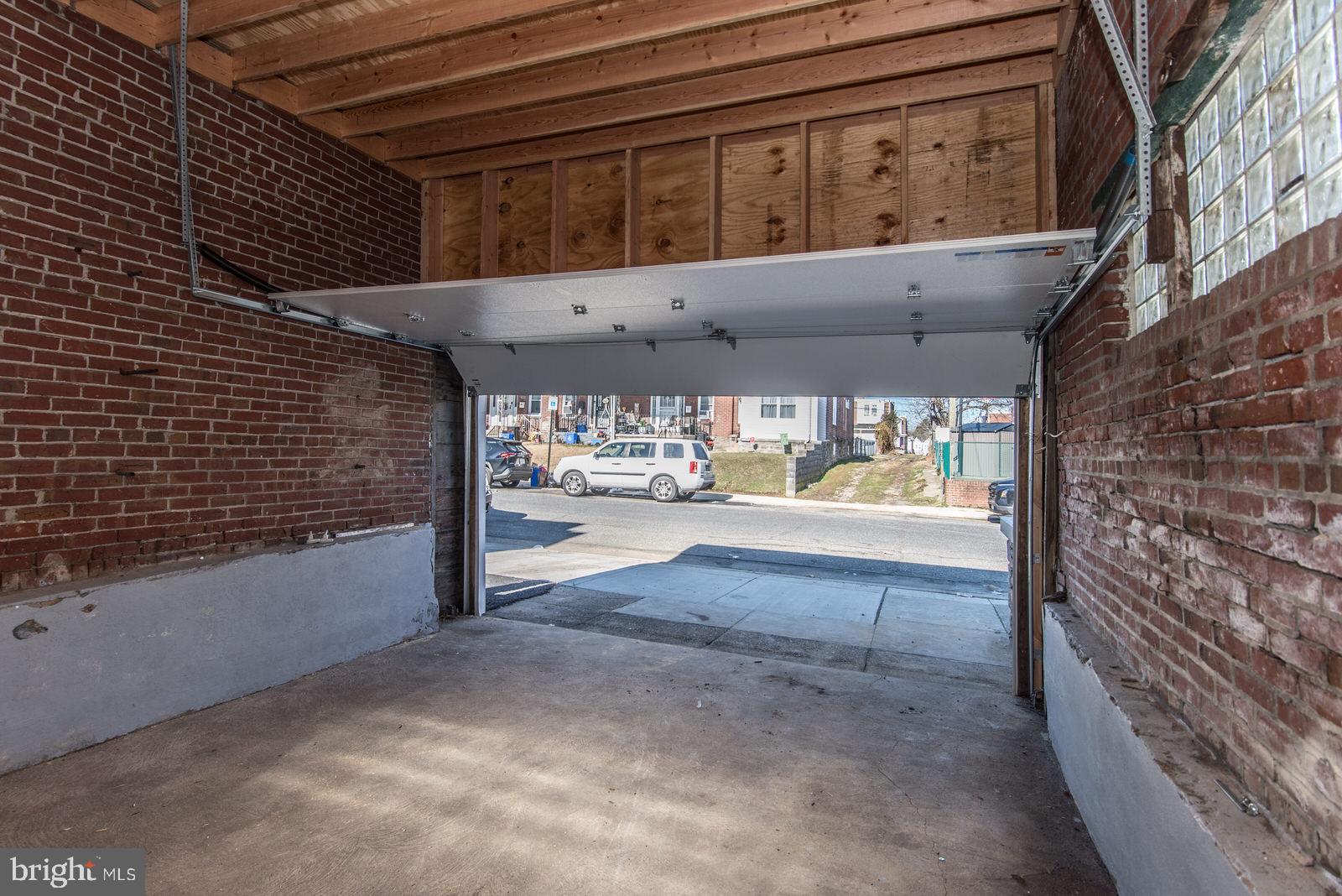 460 Robbins Street Philadelphia, PA 19111 - Photo 32 of 34 a view of parking garage