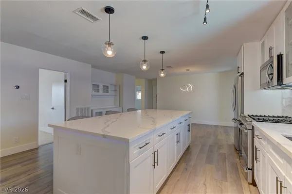 $2,695 | 4342 Powell Avenue, Las Vegas, NV 89121