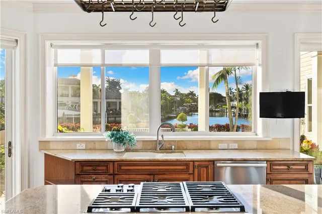 $6,995,000 | 2170 Marina Drive, Naples, FL 34102