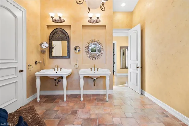 $6,995,000 | 2170 Marina Drive, Naples, FL 34102