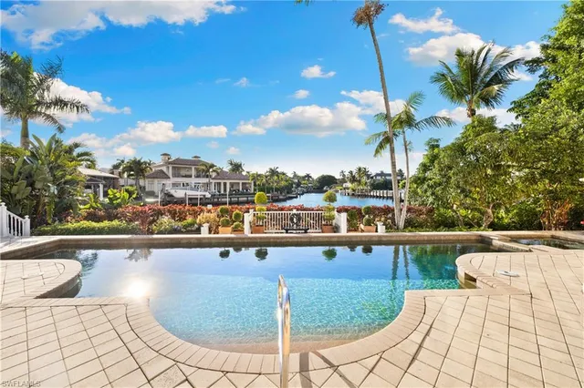$6,995,000 | 2170 Marina Drive, Naples, FL 34102