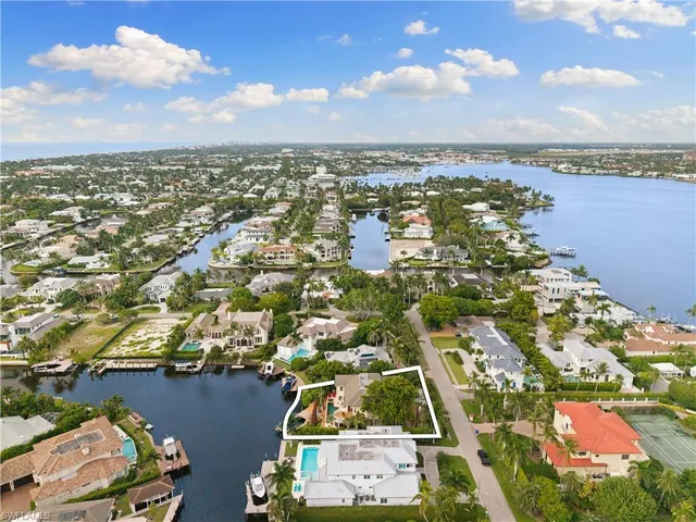 $6,995,000 | 2170 Marina Drive, Naples, FL 34102