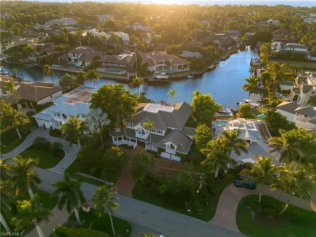 $6,995,000 | 2170 Marina Drive, Naples, FL 34102