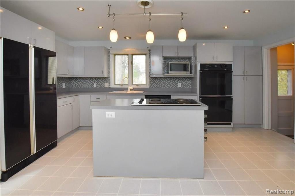 1954 Webster Street Birmingham, MI 48009 - Photo 8 of 22