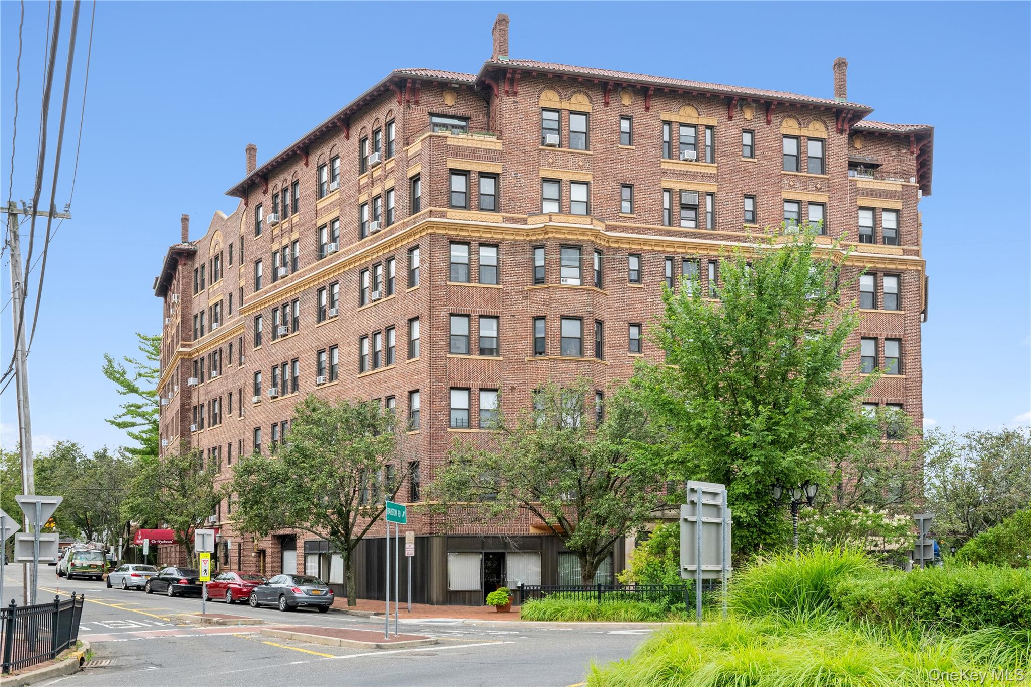 View of apartment building / complex