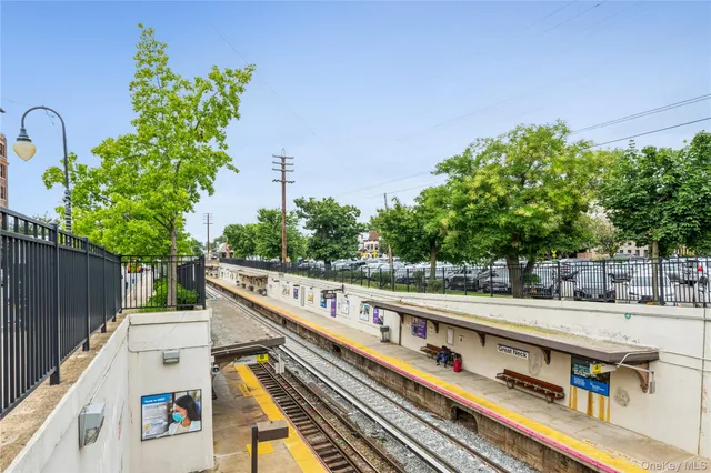 $4,350 | 8 Barstow Road, Unit 2B, Great Neck, NY 11021