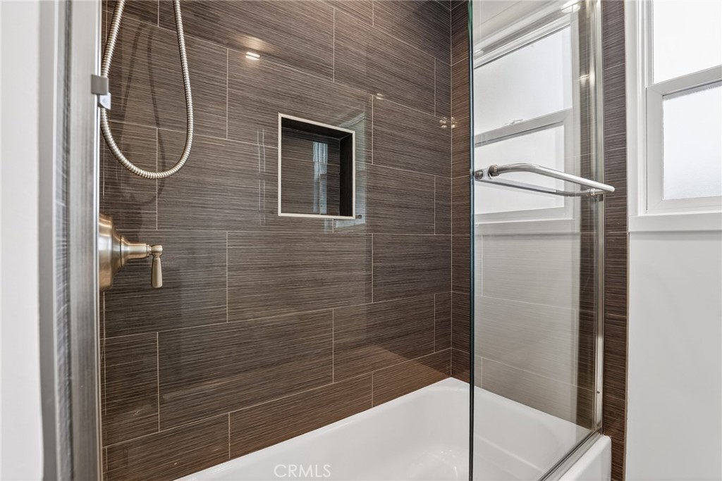 6565 Randi Avenue Woodland Hills, CA 91303 - Photo 13 of 20