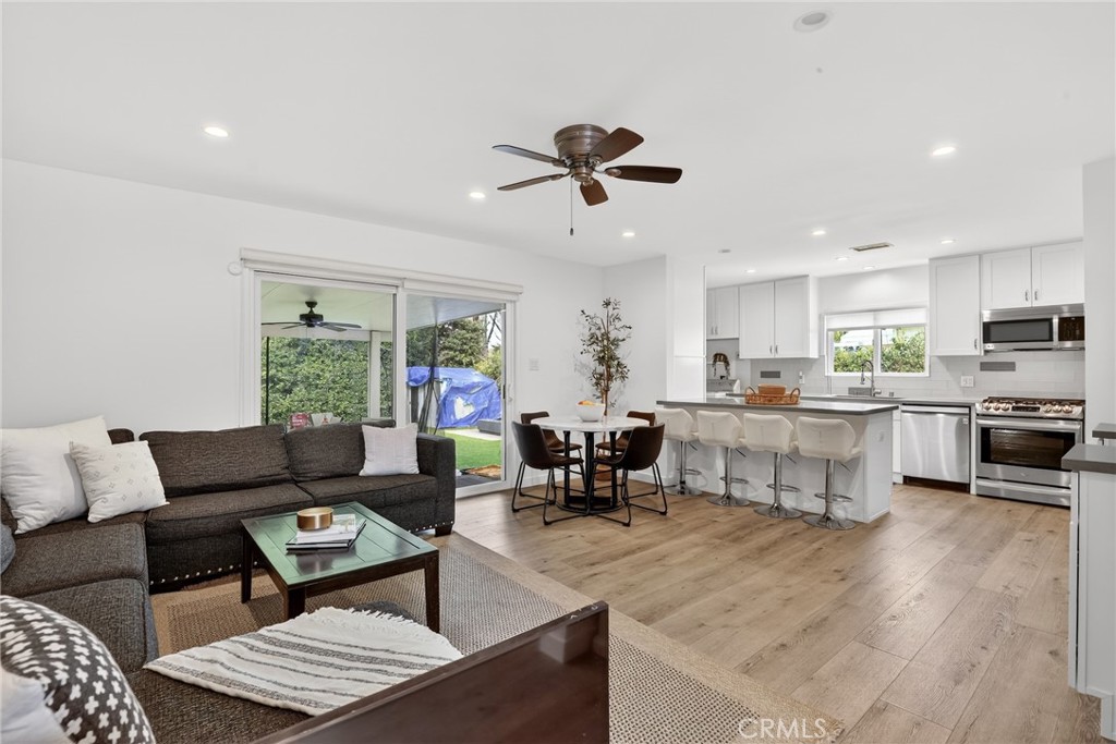 6565 Randi Avenue Woodland Hills, CA 91303 - Photo 3 of 20