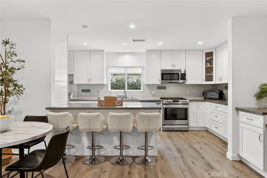 6565 Randi Avenue Woodland Hills, CA 91303 - Photo 6 of 20