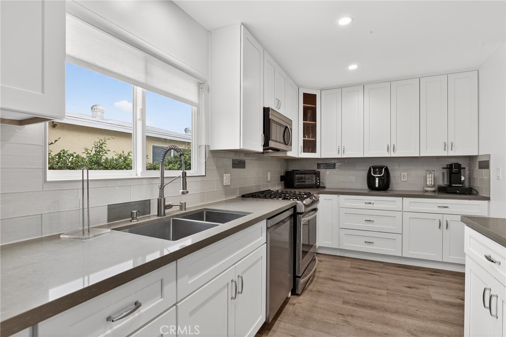 6565 Randi Avenue Woodland Hills, CA 91303 - Photo 7 of 20