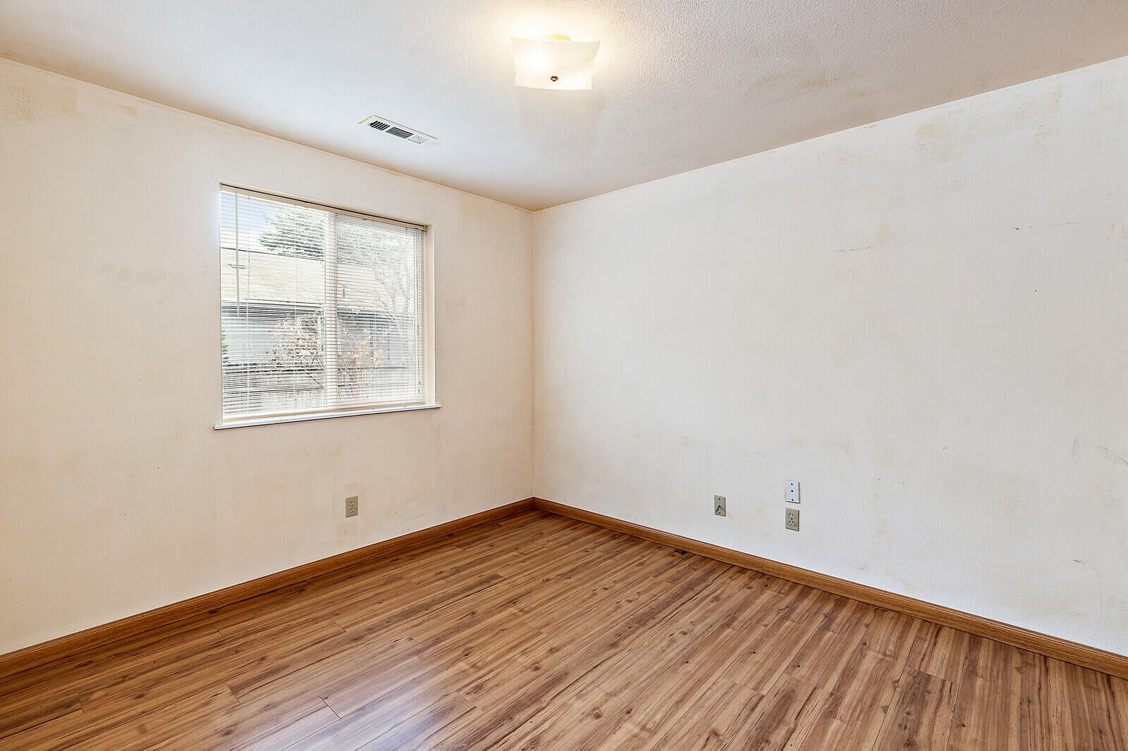 641 Southwest Balsam Road Grants Pass, OR 97526 - Photo 15 of 28 3rd Bedroom!