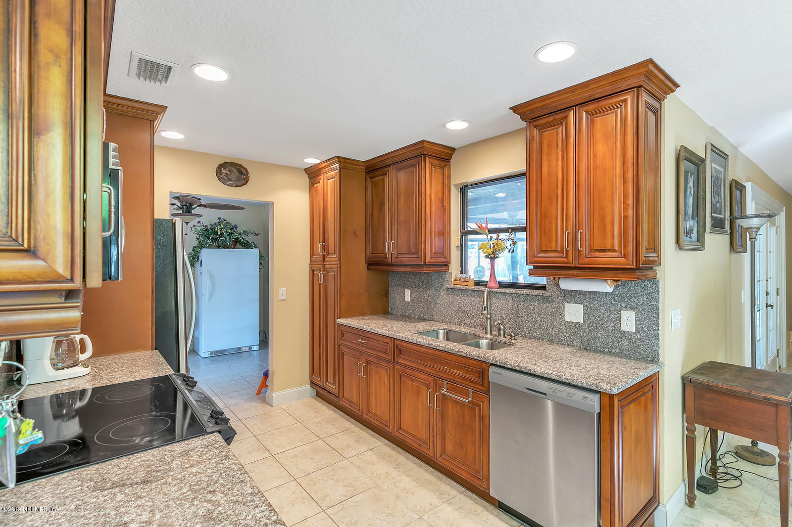 10306 Autumn Valley Road Jacksonville, FL 32257 - Photo 13 of 31 Kitchen