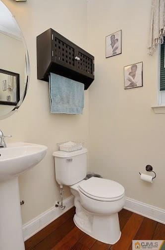 72 Timber Ridge Road North Brunswick, NJ 08902 - Photo 13 of 25 a bathroom with a toilet a sink and mirror