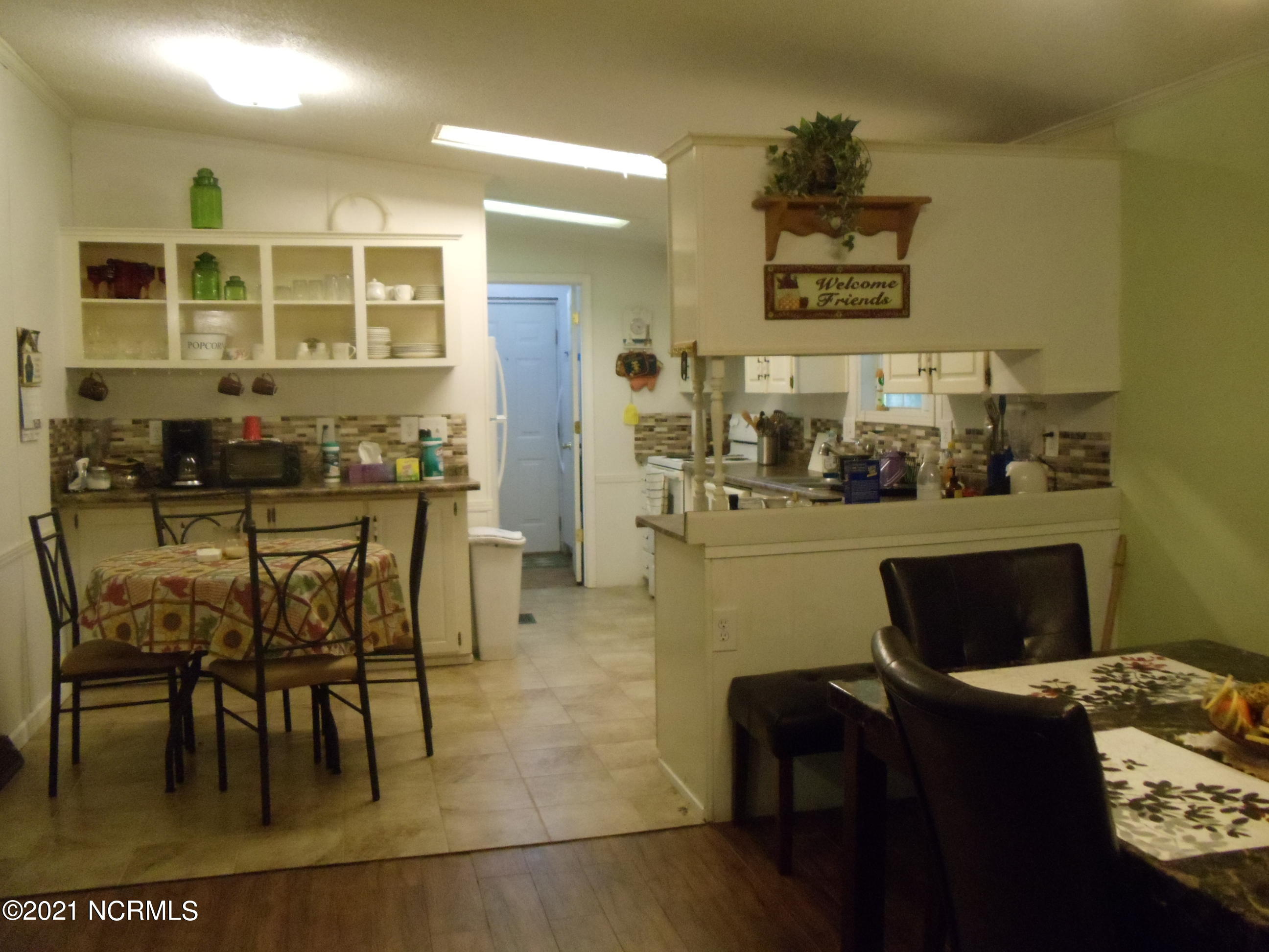 562 Riggs Road Hubert, NC 28539 - Photo 8 of 14 Kitchen/Breakfast area