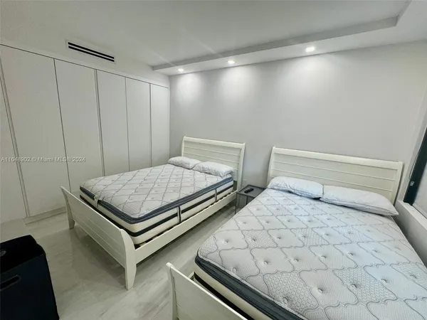 $8,500 | 9801 Collins Avenue, Unit 5U, Bal Harbour, FL 33154